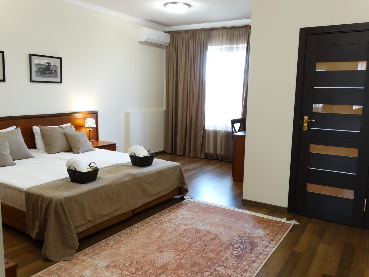 Henry Ford Mini Hotel Odessa Eksteriør bilde