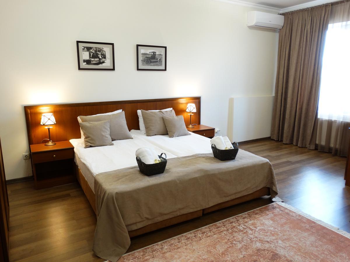 Henry Ford Mini Hotel Odessa Eksteriør bilde