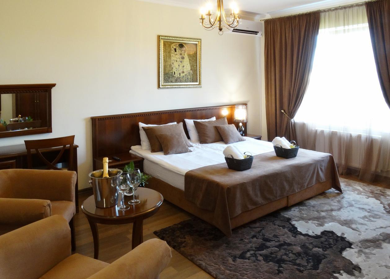 Henry Ford Mini Hotel Odessa Eksteriør bilde